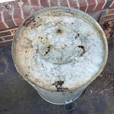 Eight Galvanized Cans and Pails (Y-KD)