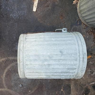 Eight Galvanized Cans and Pails (Y-KD)