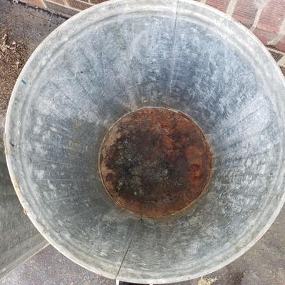 Eight Galvanized Cans and Pails (Y-KD)