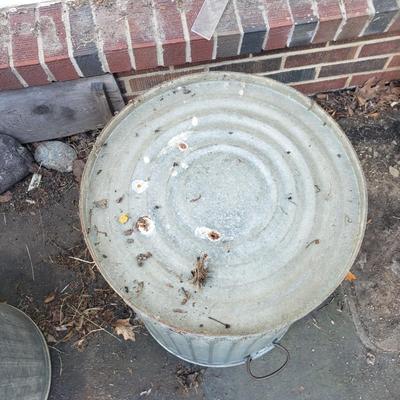 Eight Galvanized Cans and Pails (Y-KD)