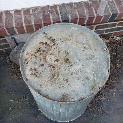 Eight Galvanized Cans and Pails (Y-KD)