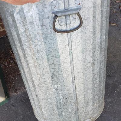 Eight Galvanized Cans and Pails (Y-KD)