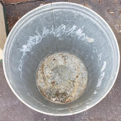Eight Galvanized Cans and Pails (Y-KD)
