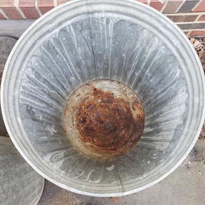 Eight Galvanized Cans and Pails (Y-KD)