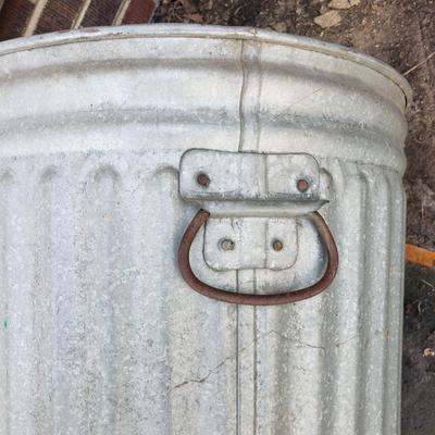 Eight Galvanized Cans and Pails (Y-KD)