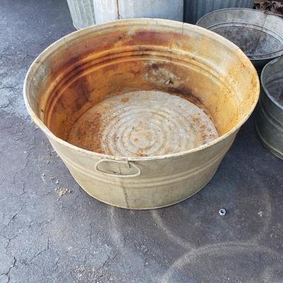 Eight Galvanized Cans and Pails (Y-KD)