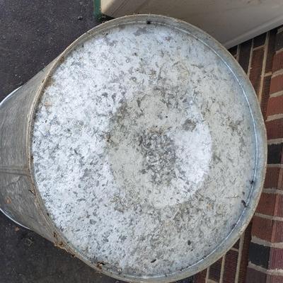 Eight Galvanized Cans and Pails (Y-KD)
