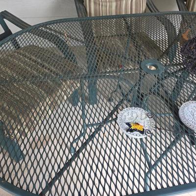 Sale Photo Thumbnail #513: Metal table & chairs with cushions