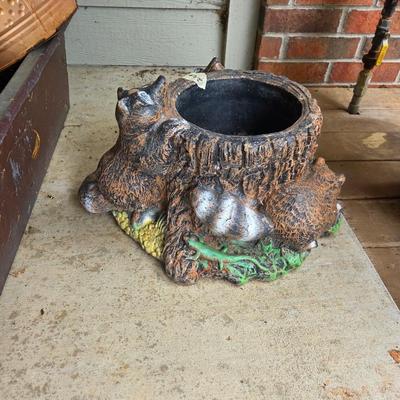 Sale Photo Thumbnail #516: Copper pots - 36x12
2 breakable tall pots
2 terra cotta
Animal planter is heavy