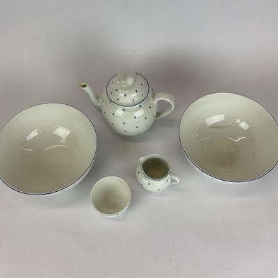 Sale Photo Thumbnail #556: Comes with Two large bowls, a tea pot, a sugar, and a creamer
Measurements:
Bowls 8” in diameter, 3.75” in height
Tea pot is 7” in height