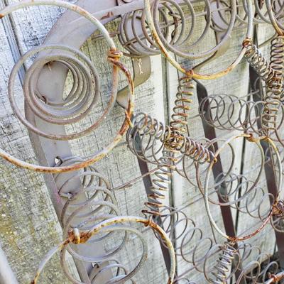 Old Metal Mattress Spring (Y-KD)