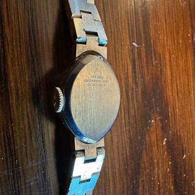 14K GOLD PLATED LADIES WATCH