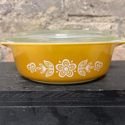 Sale Photo Thumbnail #22: Town and Country 473 with as-is lid and Butterfly Gold 471 with as-is lid