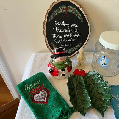 Christmas Decor Lot of 14 Items (DR)
