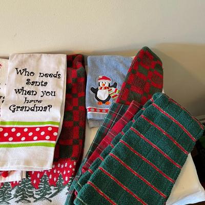 Assorted Holiday Towels and Pot Holders (DR)