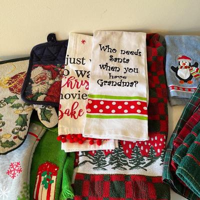 Assorted Holiday Towels and Pot Holders (DR)
