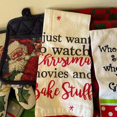 Assorted Holiday Towels and Pot Holders (DR)