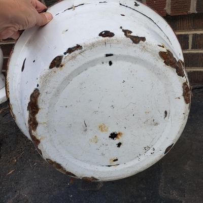 Enamel Ware Bowls, Pail, Bed Pans and More (G-KD)