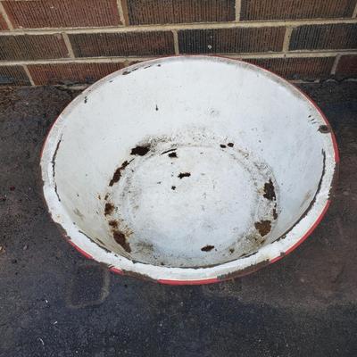Enamel Ware Bowls, Pail, Bed Pans and More (G-KD)