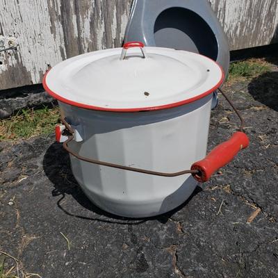 Enamel Ware Bowls, Pail, Bed Pans and More (G-KD)