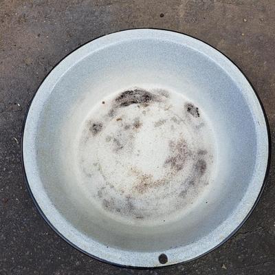 Enamel Ware Bowls, Pail, Bed Pans and More (G-KD)