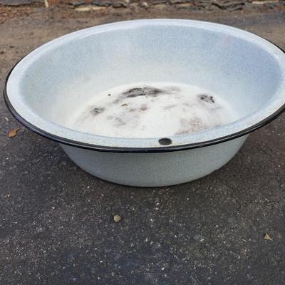Enamel Ware Bowls, Pail, Bed Pans and More (G-KD)
