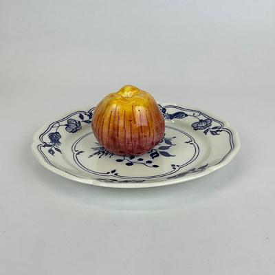 Sale Photo Thumbnail #609: Exclusively for Tiffany & Co
Measurements:
8” in diameter, 2.5” in height for the apple piece