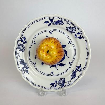 Sale Photo Thumbnail #610: Exclusively for Tiffany & Co
Measurements:
8” in diameter, 2.5” in height for the apple piece