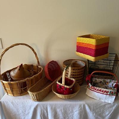 Assorted Basket Lot of 10 (DR)