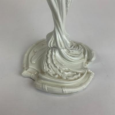 Sale Photo Thumbnail #635: Measurements:
9.5” in height, 6” in diameter