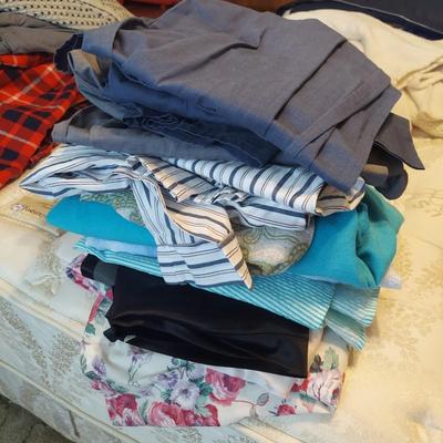 Large Mixed Vintage Clothing Lot (B3-BBL)