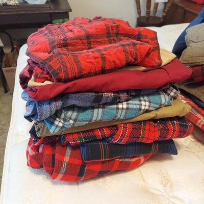 Large Mixed Vintage Clothing Lot (B3-BBL)