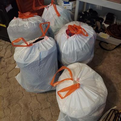 Large Mixed Vintage Clothing Lot (B3-BBL)