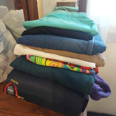 Large Mixed Vintage Clothing Lot (B3-BBL)