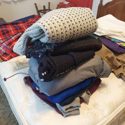 Large Mixed Vintage Clothing Lot (B3-BBL)