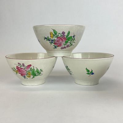 Sale Photo Thumbnail #665: One bowl has a chip on side, please refer to the photo.
Measurements:
3” in height, 5.5” in diameter