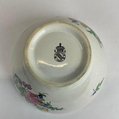 Sale Photo Thumbnail #667: One bowl has a chip on side, please refer to the photo.
Measurements:
3” in height, 5.5” in diameter