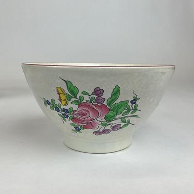 Sale Photo Thumbnail #668: One bowl has a chip on side, please refer to the photo.
Measurements:
3” in height, 5.5” in diameter