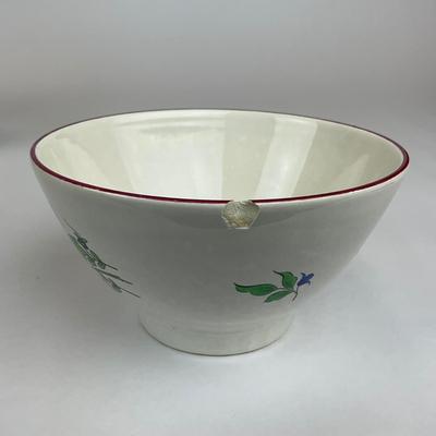 Sale Photo Thumbnail #666: One bowl has a chip on side, please refer to the photo.
Measurements:
3” in height, 5.5” in diameter