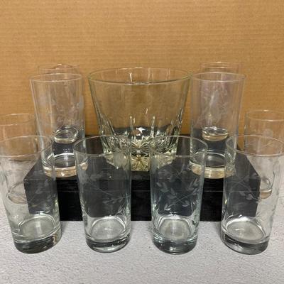 Sale Photo Thumbnail #96: Ice bucket and 10 iced tea glasses
