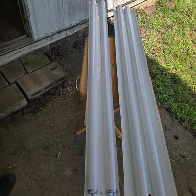 2 Light fixtures