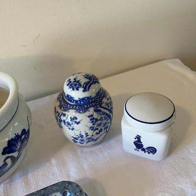 Blue and White Ceramic Decor (K)