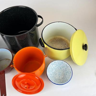 Sale Photo Thumbnail #725: Comes included are a steamer pot, 2 handled pots, a small pot, and a spatterware bowl.
Measurements:
Steamer pot is 9” in height, 10.5” in diameter
Yellow pot is 6” in height, 9.25” in diameter