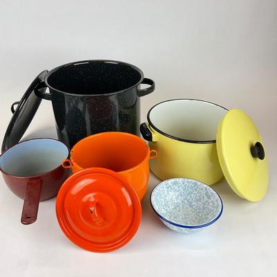 Sale Photo Thumbnail #723: Comes included are a steamer pot, 2 handled pots, a small pot, and a spatterware bowl.
Measurements:
Steamer pot is 9” in height, 10.5” in diameter
Yellow pot is 6” in height, 9.25” in diameter