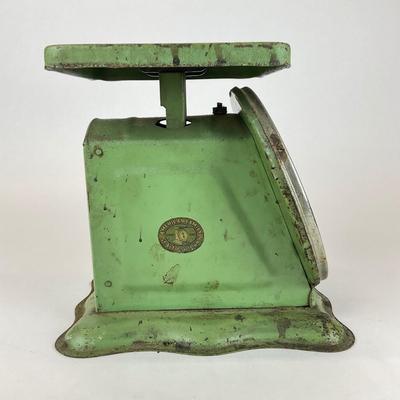 Sale Photo Thumbnail #727: Can measure 25 lbs in ounces, has pating, made of tin metal
Measurements:
8” in height, 6” in width, 8” in depth