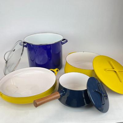 Sale Photo Thumbnail #736: Comes with 3 pots with lids and one larger pan
Measurements:
Handled pot is 5” in height, 8” in diameter
Large pot is 10” in height, 12” in diameter
Pan is 13” in diameter, 2.5” in height