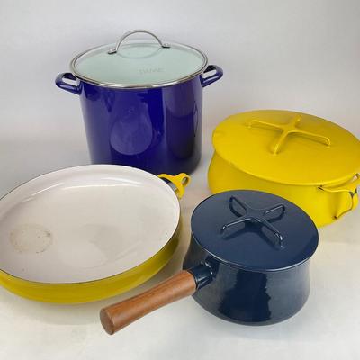 Sale Photo Thumbnail #735: Comes with 3 pots with lids and one larger pan
Measurements:
Handled pot is 5” in height, 8” in diameter
Large pot is 10” in height, 12” in diameter
Pan is 13” in diameter, 2.5” in height