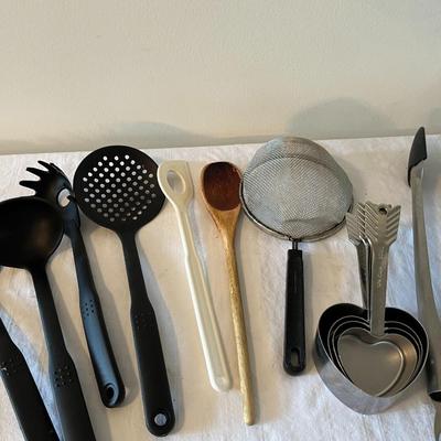 Kitchen Utensils Lot of 15 Items (K)