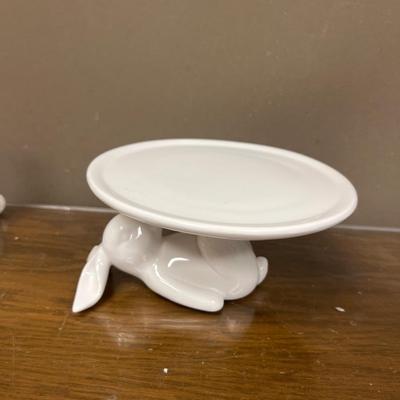 Nice White Bunny Stand in Good Condition