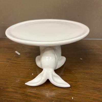 Nice White Bunny Stand in Good Condition